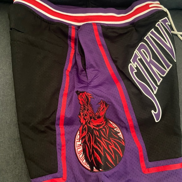 Strivers Row Men's Red Wolf Hoop shorts - Picture 4 of 7